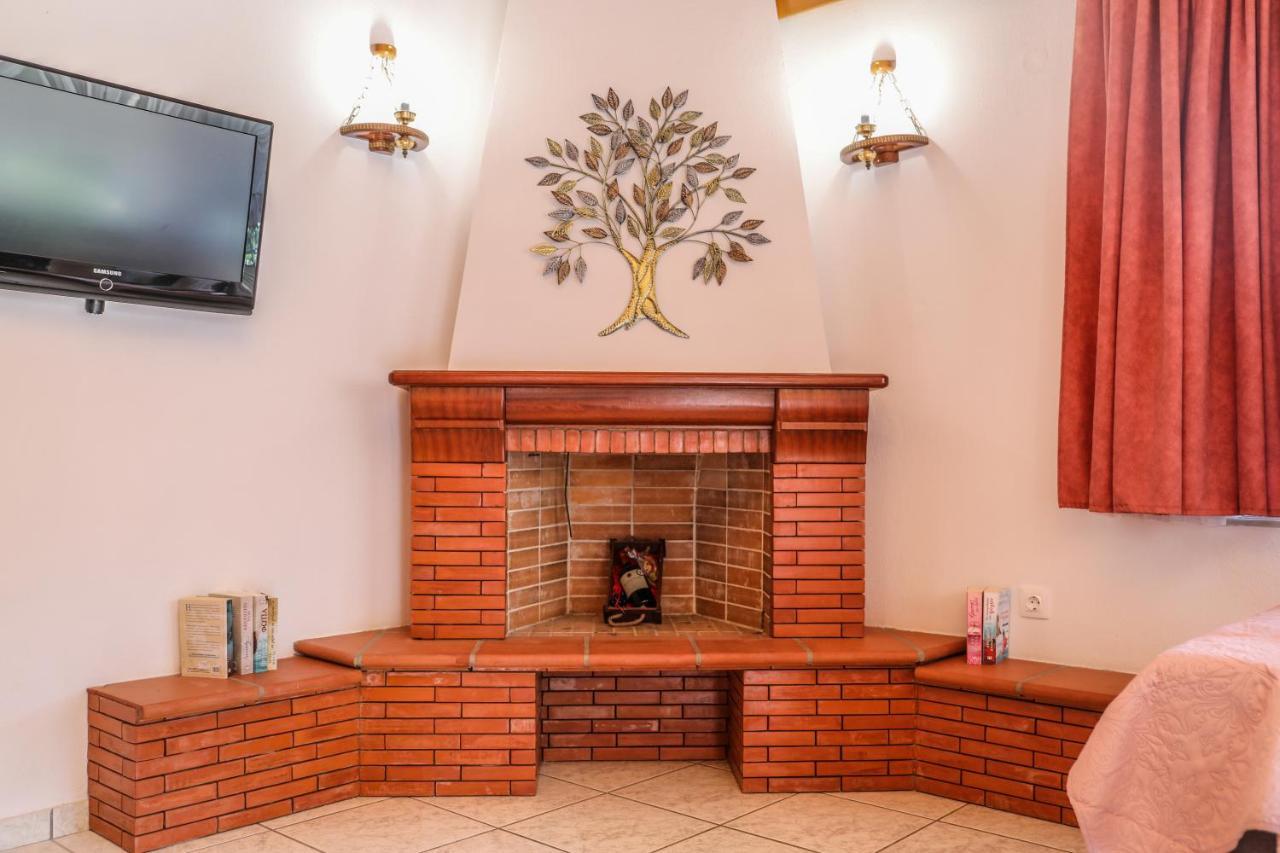 Villa Mitzelos Moni Evaggelistrias Ngoại thất bức ảnh