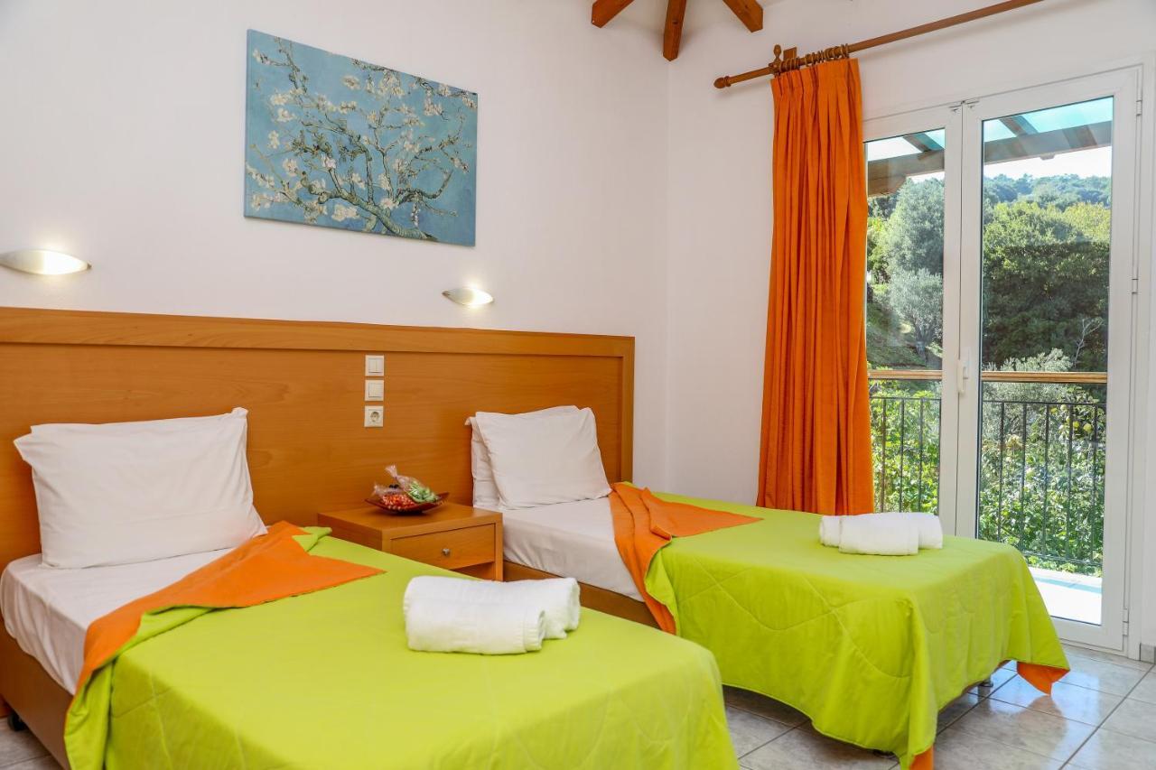 Villa Mitzelos Moni Evaggelistrias Ngoại thất bức ảnh